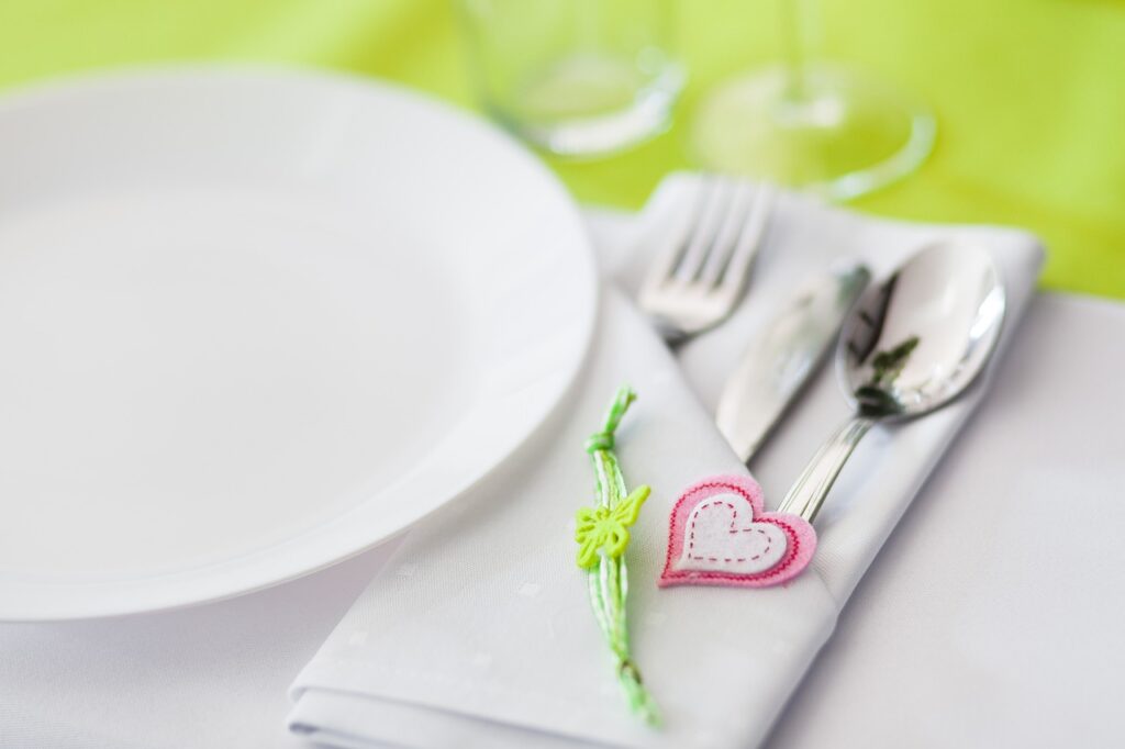 tableware, covering, cutlery-1368882.jpg